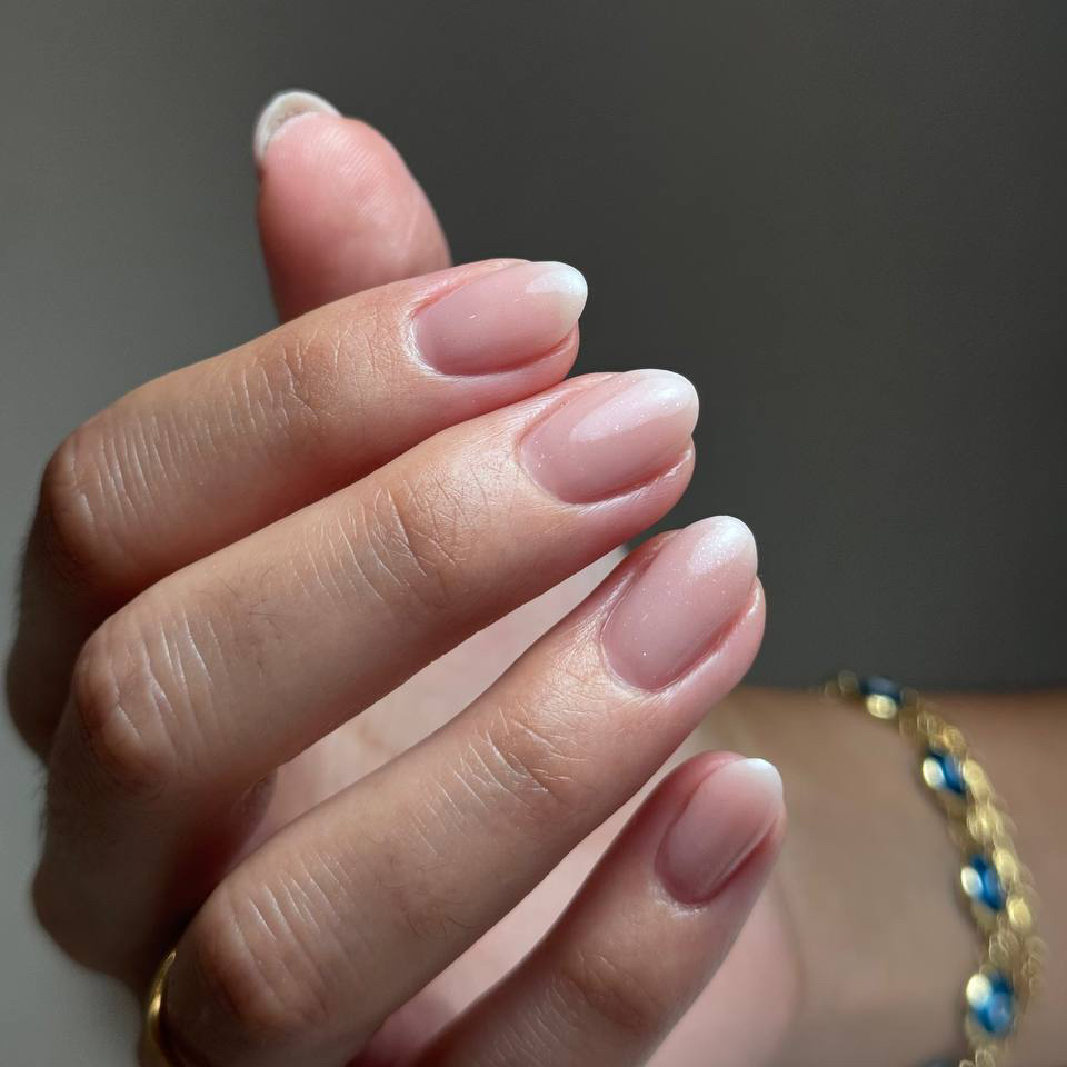 Hard gel manicure+ single colour   (Including E-file Dry manicure, nail shaping, cuticle care, builder/structure gel)