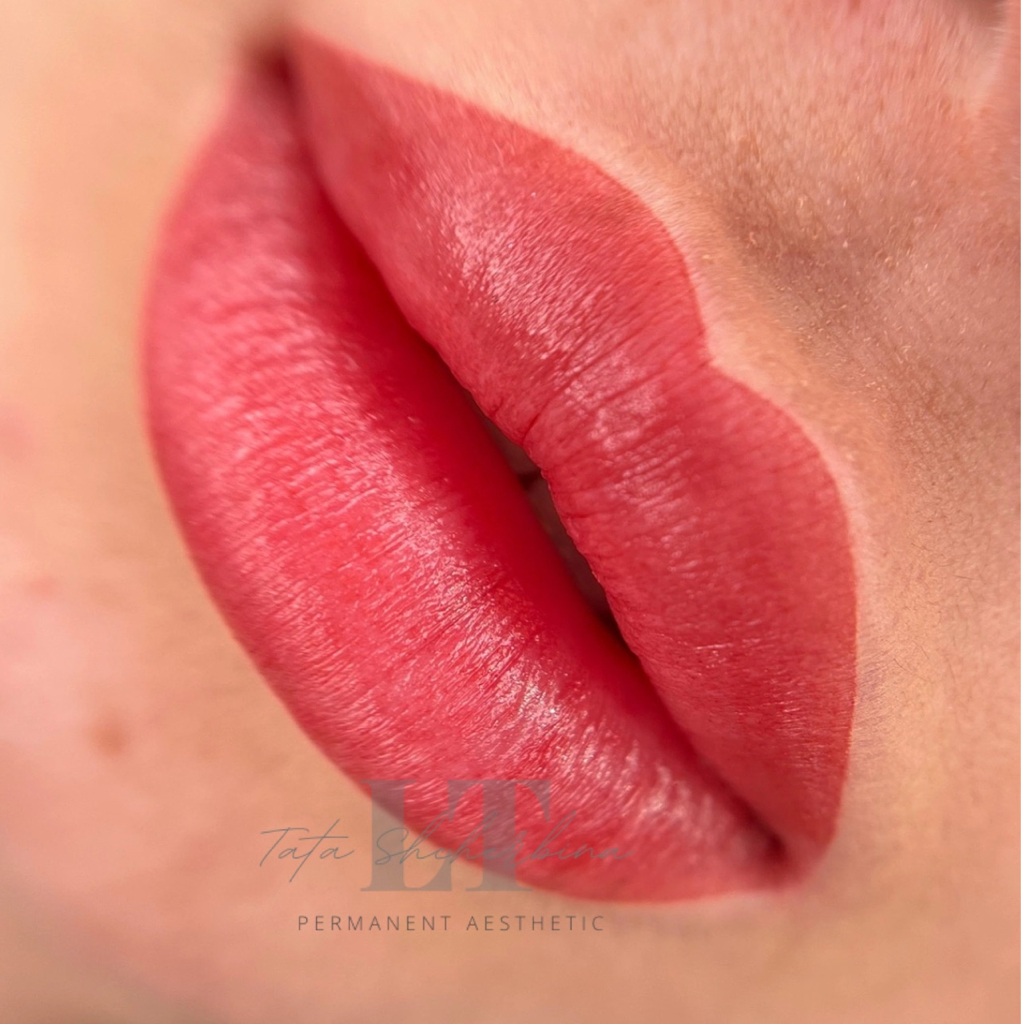 Перманентный макияж губ