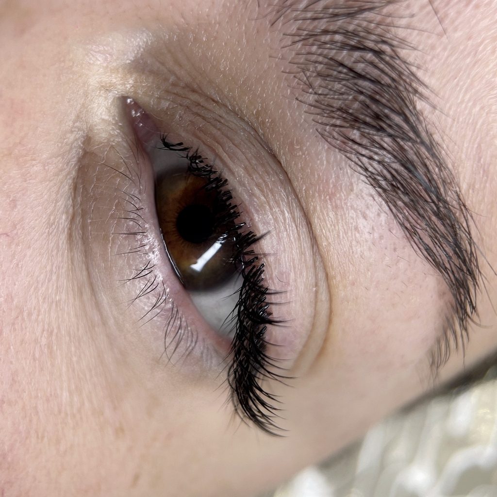 Наращивание ресниц(Уголки)