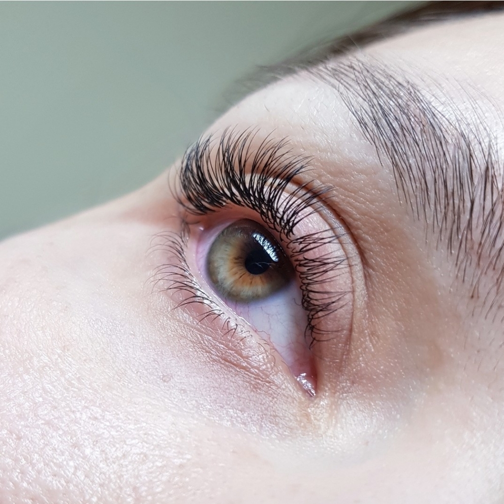 Наращивание ресниц(классика)