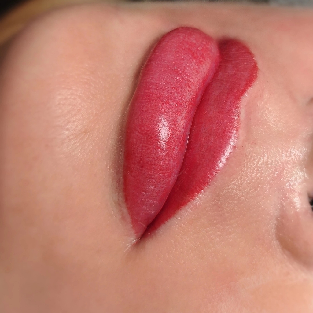 Перманентный макияж губ