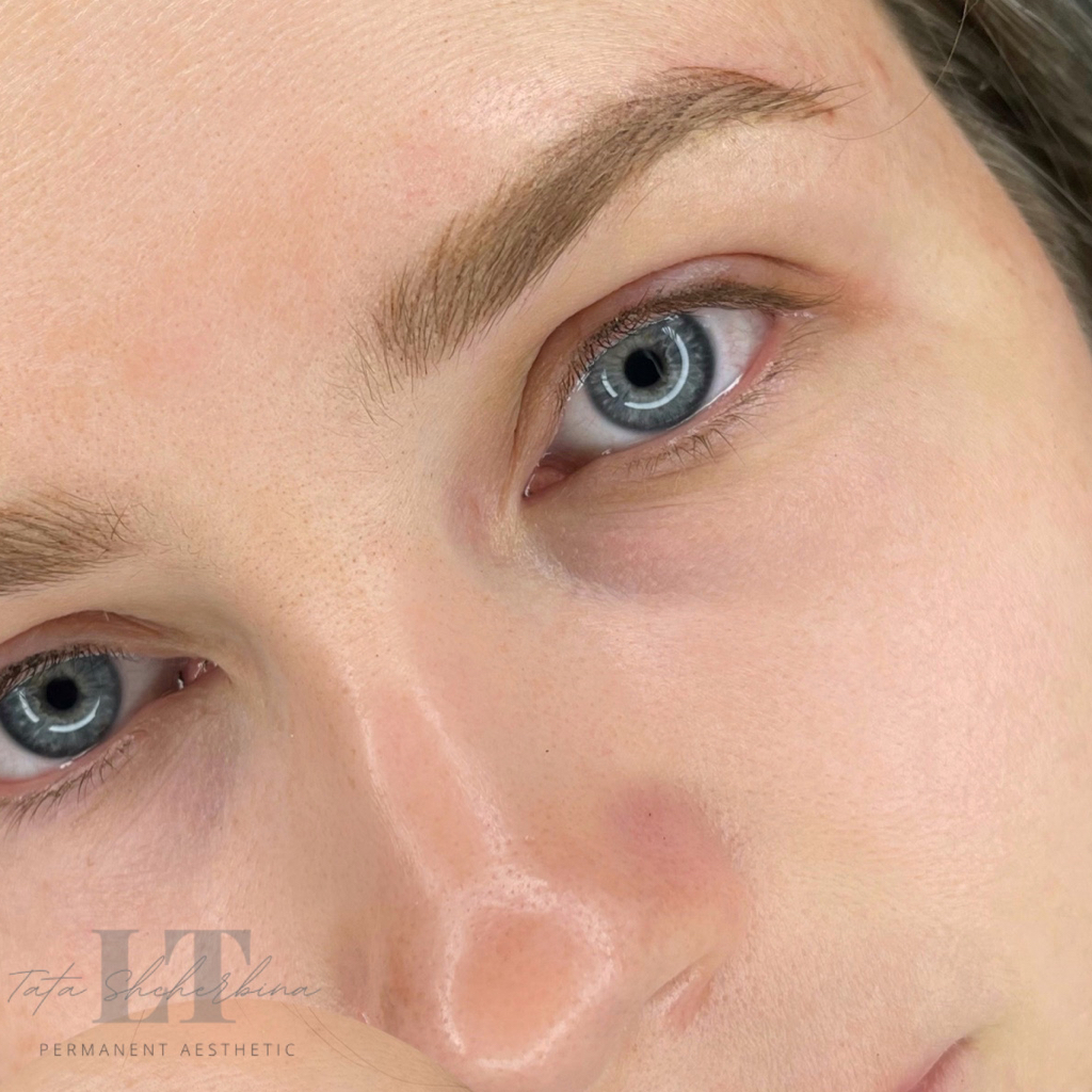 Волосковый татуаж бровей/микроблейдинг