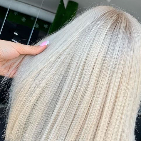 Total Blond (корни до 3 см) средние волосы