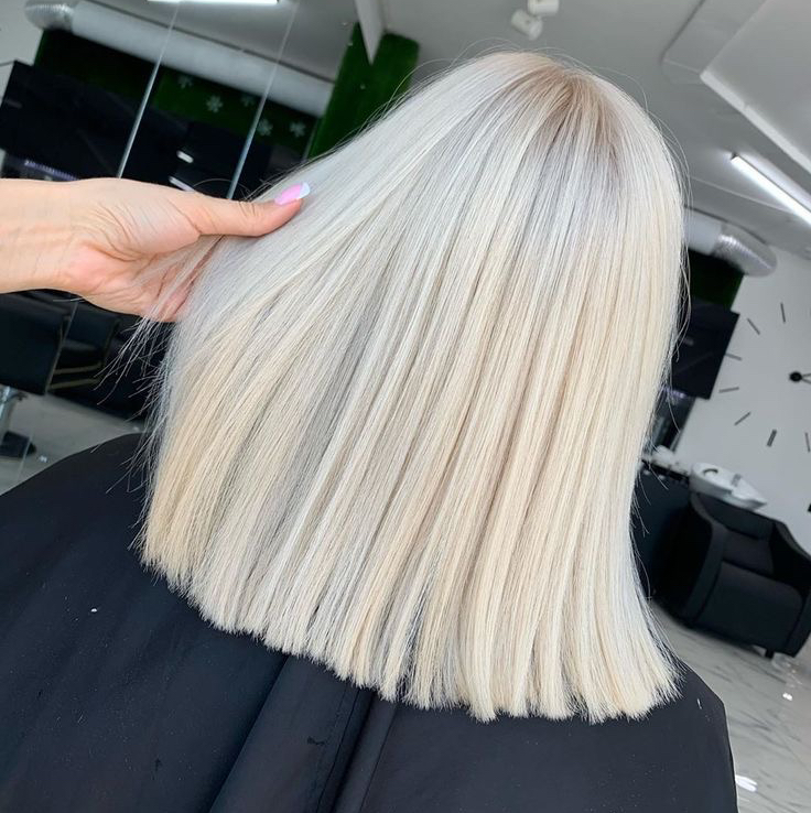 Total Blond (корни до 3 см) короткие волосы