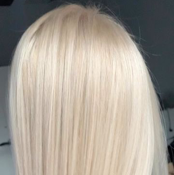 Total Blond (корни выше 3 см) средние волосы