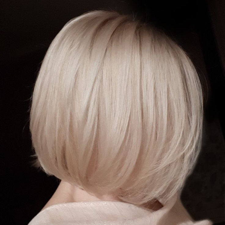 Total Blond (корни выше 3 см) короткие волосы