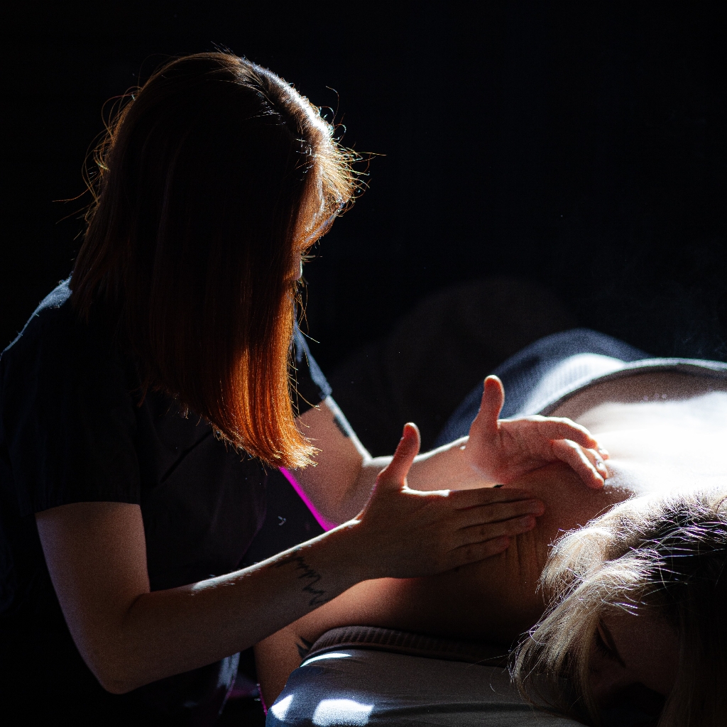 Массаж шейно-воротниковой зоны