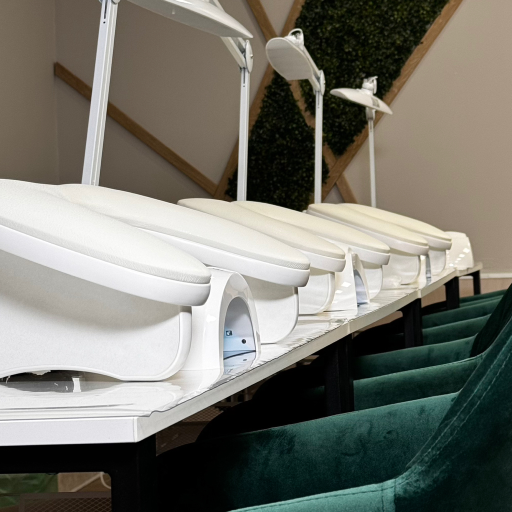 Место мастера маникюра №2