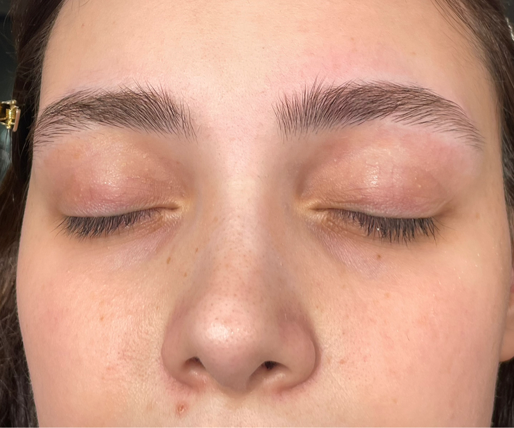 коррекция бровей