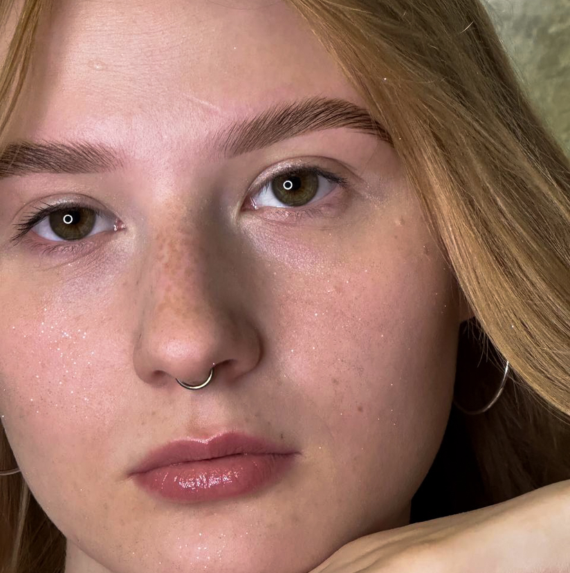 Коррекция ( воск/ пинцет) + окрашивание бровей краской