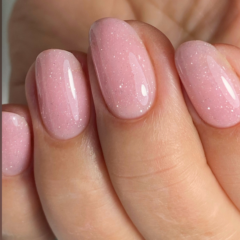 Маникюр с укреплением ногтей твердым гелем