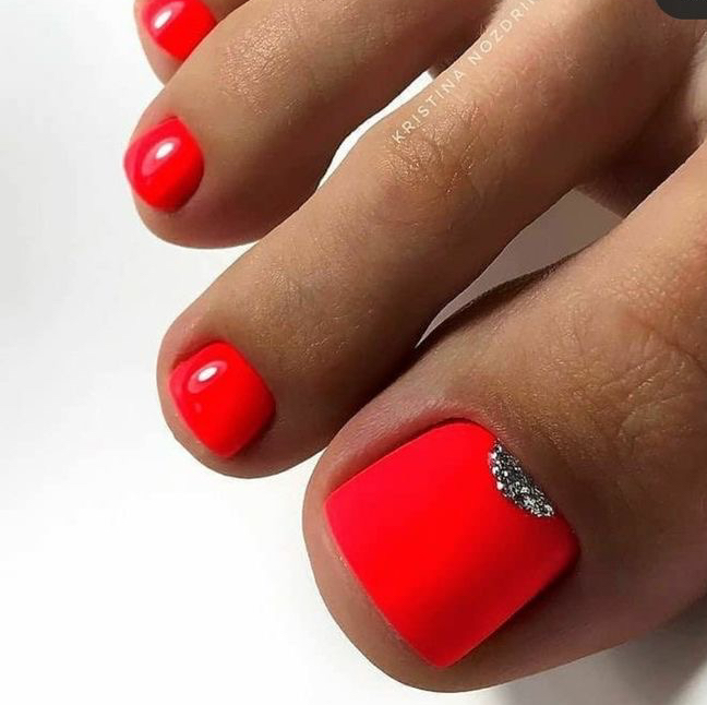 Обработка пальцев ног с покрытием гель-лак