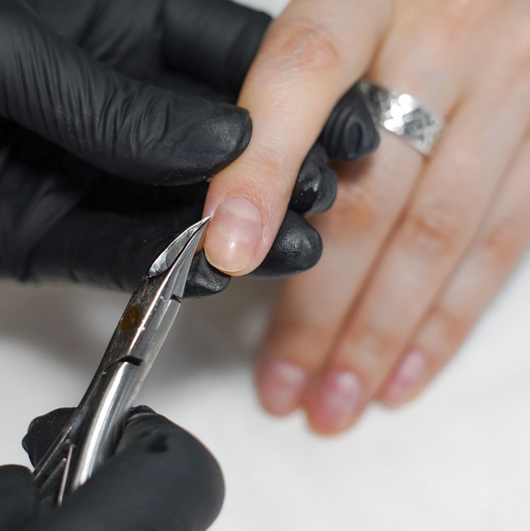 Маникюр женский (без покрытия)