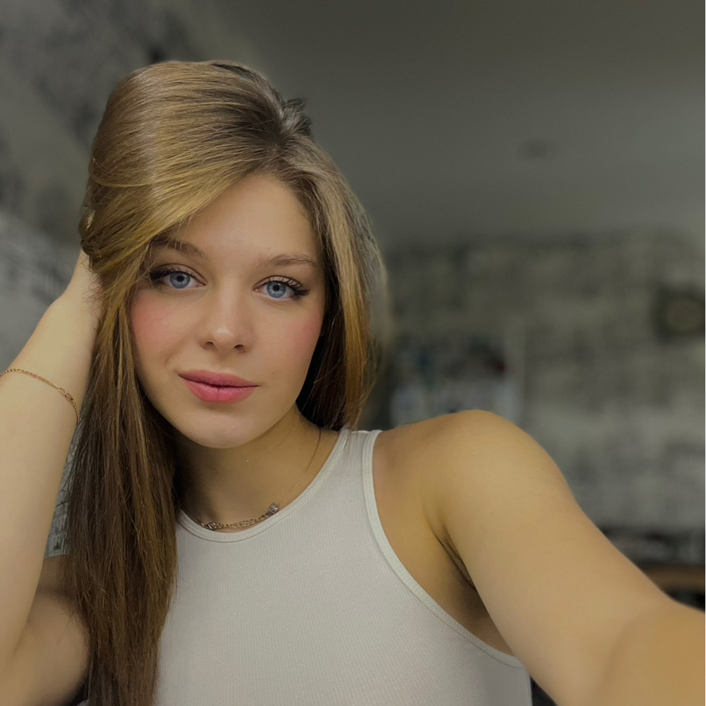 Коршунова Арина