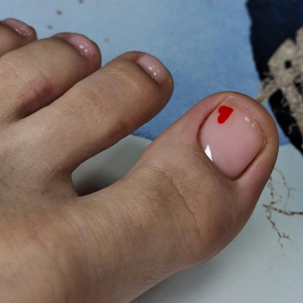 Педикюр, обработка пальчиков+ стопа + однотон и лёгкий дизайн