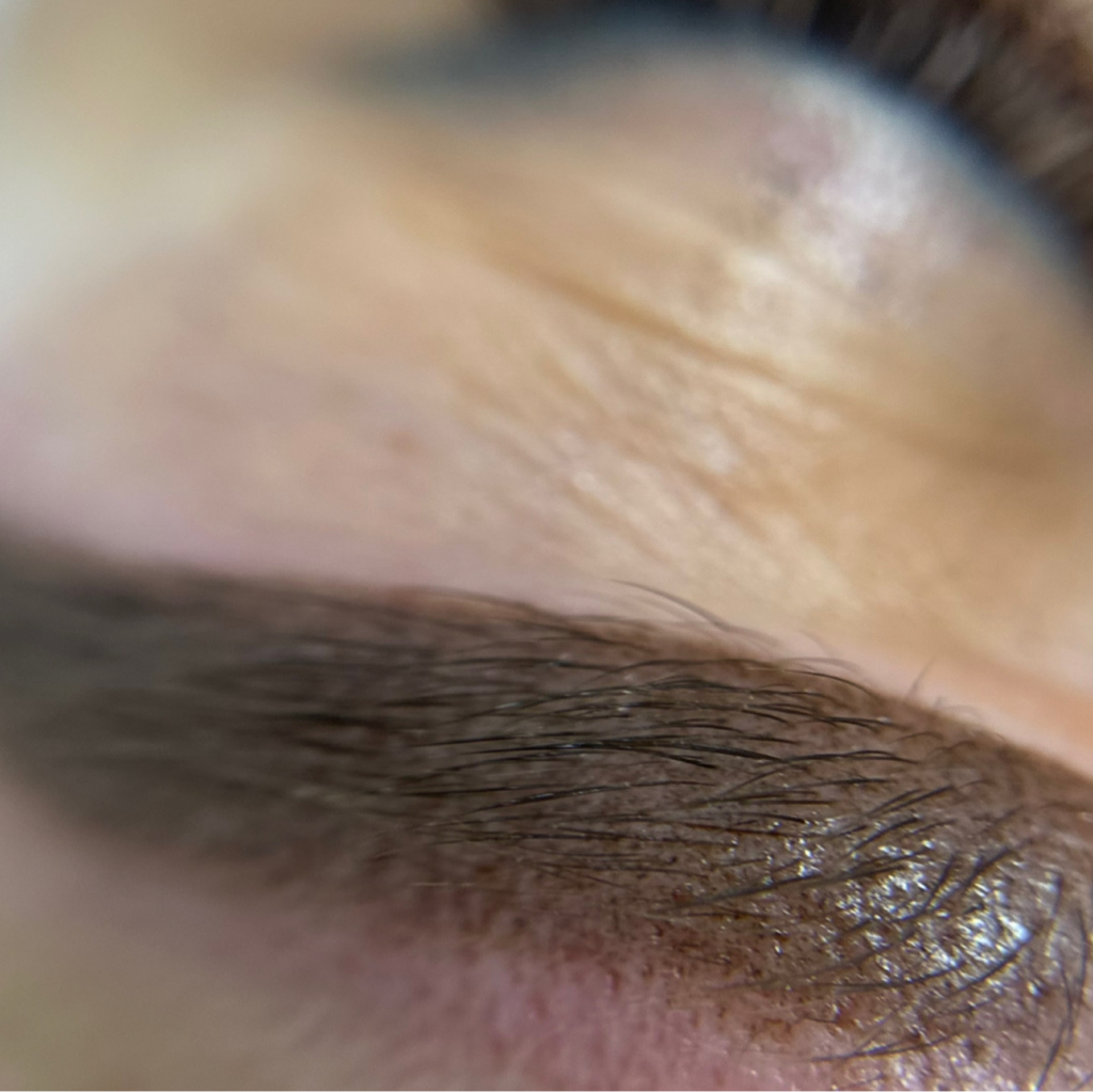 Перманентный макияж бровей