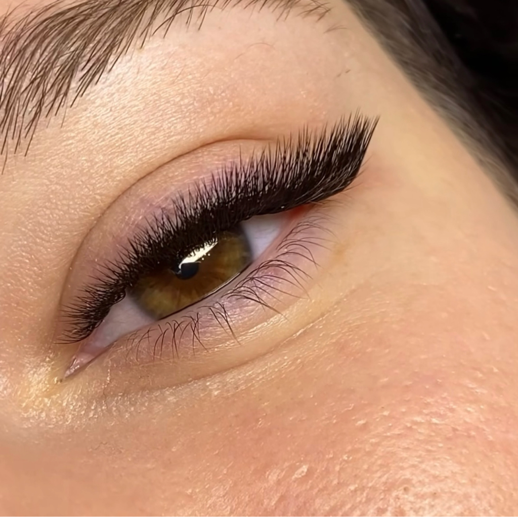 Наращивание ресниц 3 д