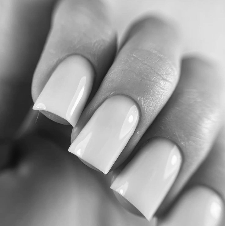 Маникюр с покрытием и восстановлением архитектуры