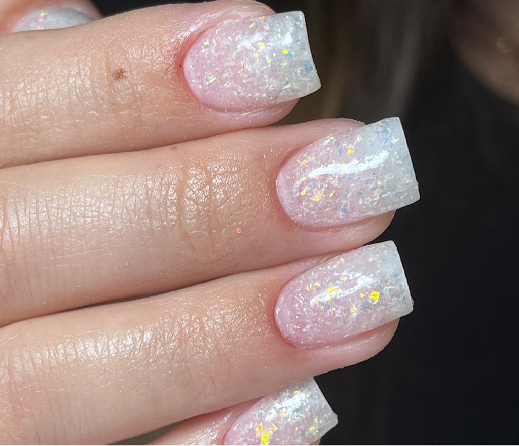 Пудровый маникюр