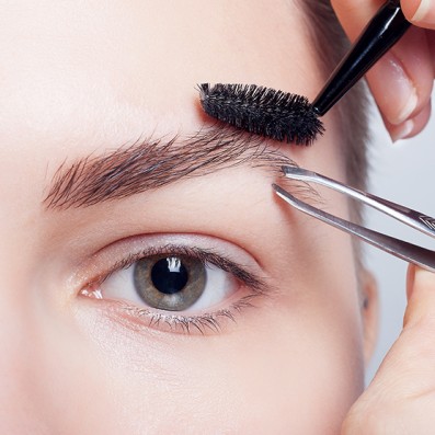 Коррекция бровей