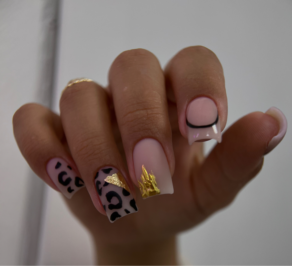 Дизайн средней сложности (цена указана за 1 ноготок)