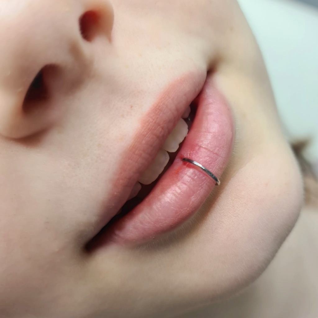 Любой прокол губ