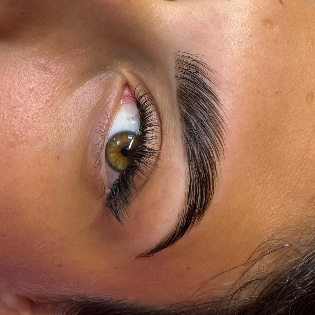 Ламирование бровей с окрашиванием