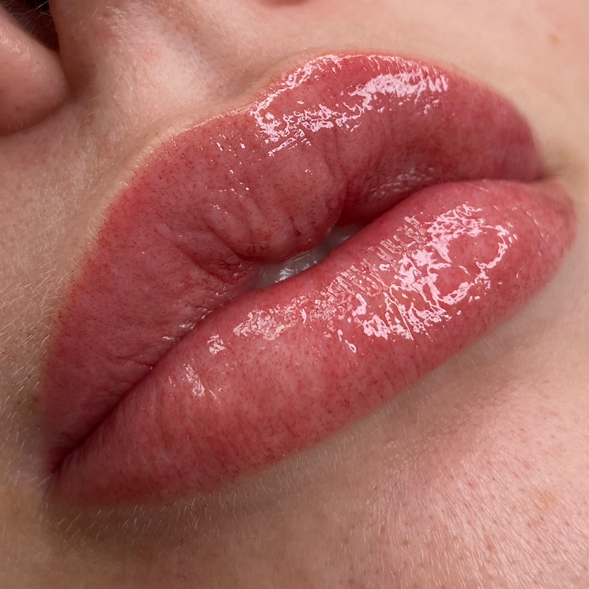 Перманентный макияж губ