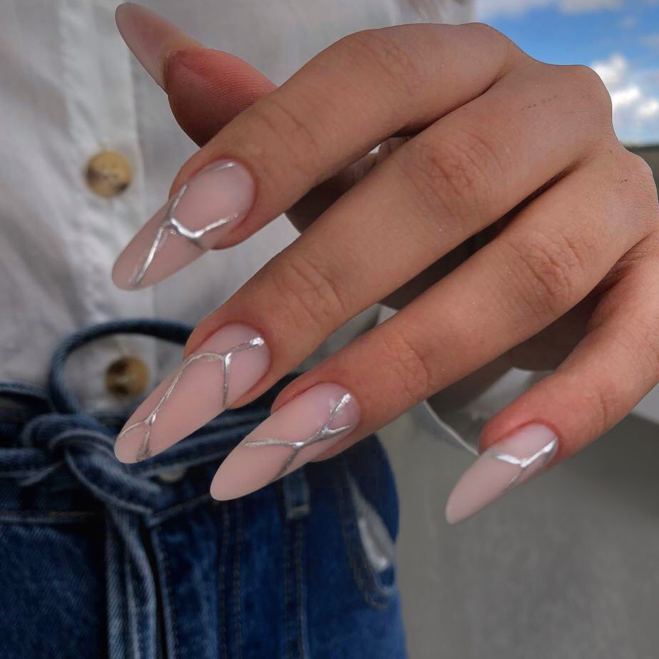 Наращивание ногтей