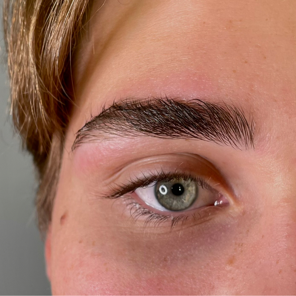 Мужское оформление бровей без окрашивания