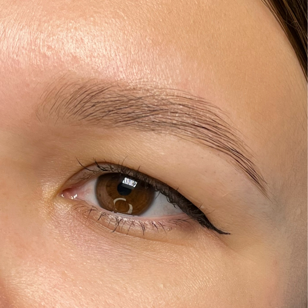 Коррекция бровей