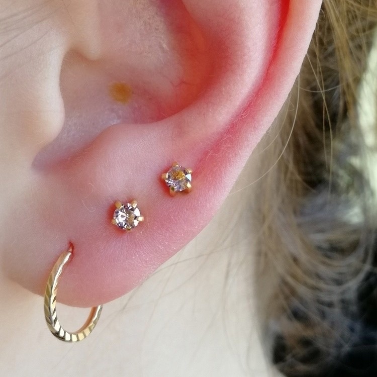 Прокол хеликс 3 серьги. Необычный пирсинг мочек. Дополнительные проколы мочек. Дополнительные проколы мочек. Дополнительные проколы мочек.