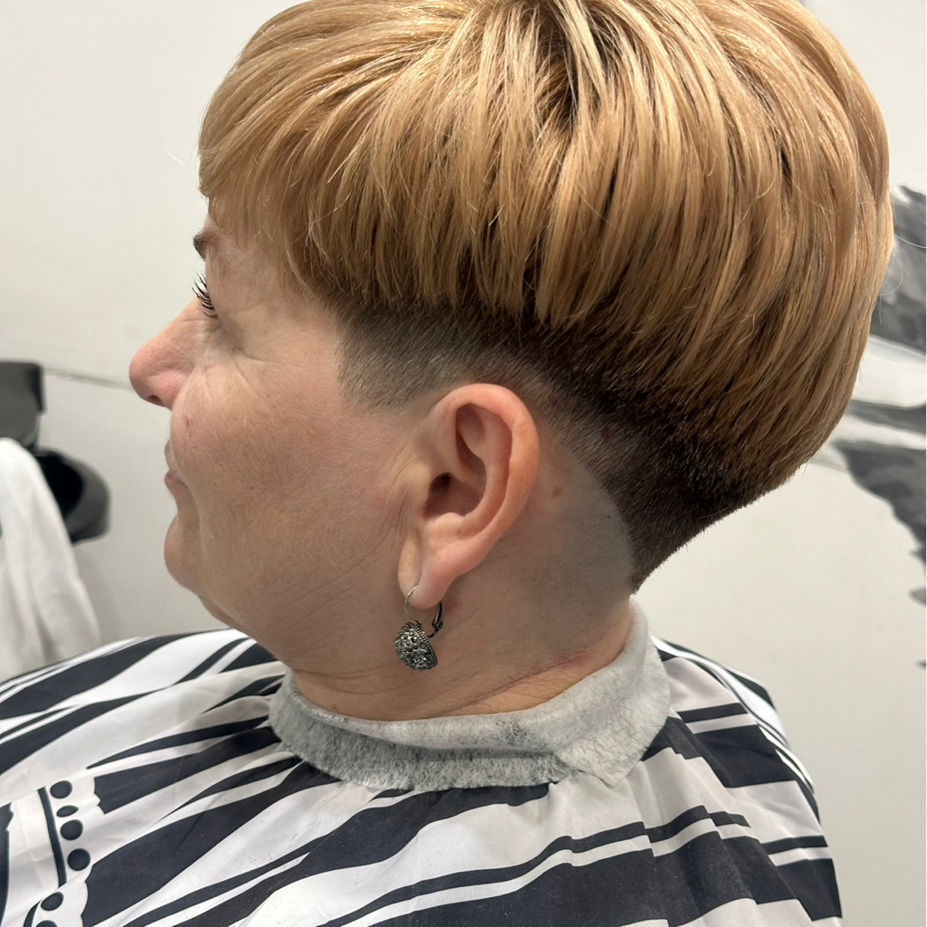 Стрижка женская короткая