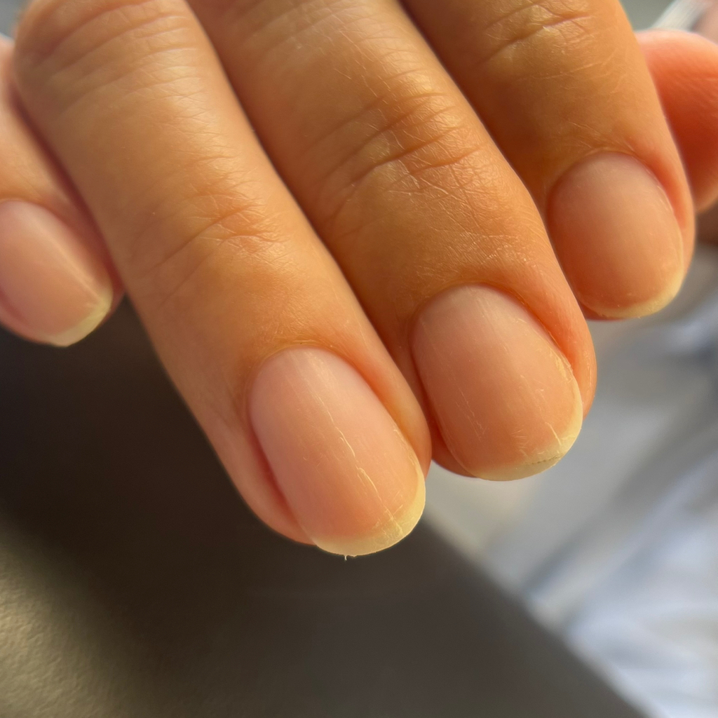 Пилочный маникюр + лечебное покрытие, уход