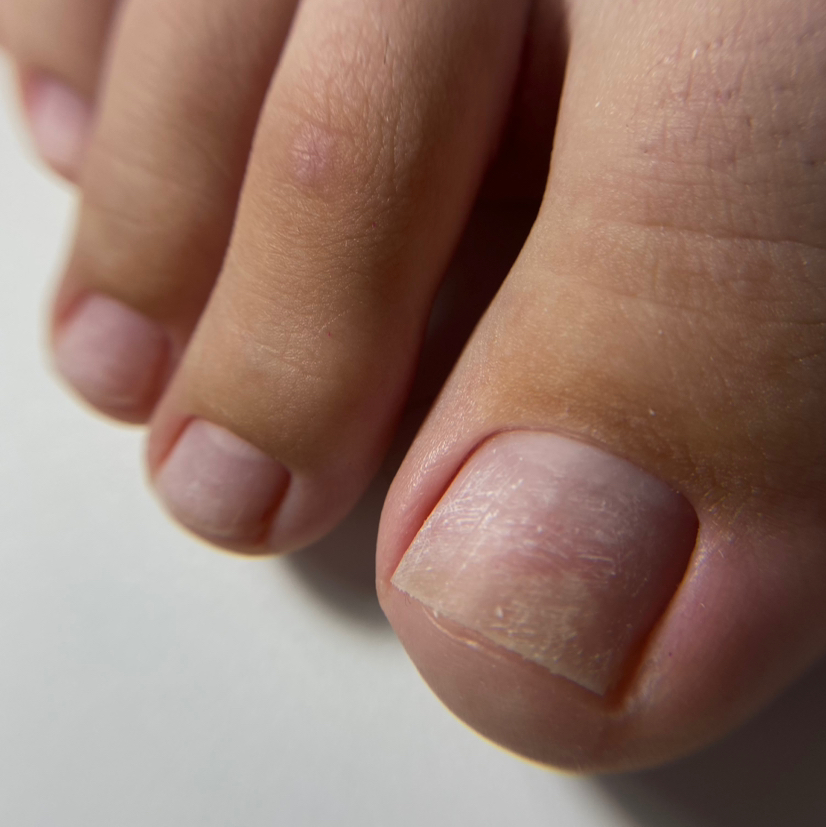 Комбинированный/аппаратный педикюр (без пяточек)