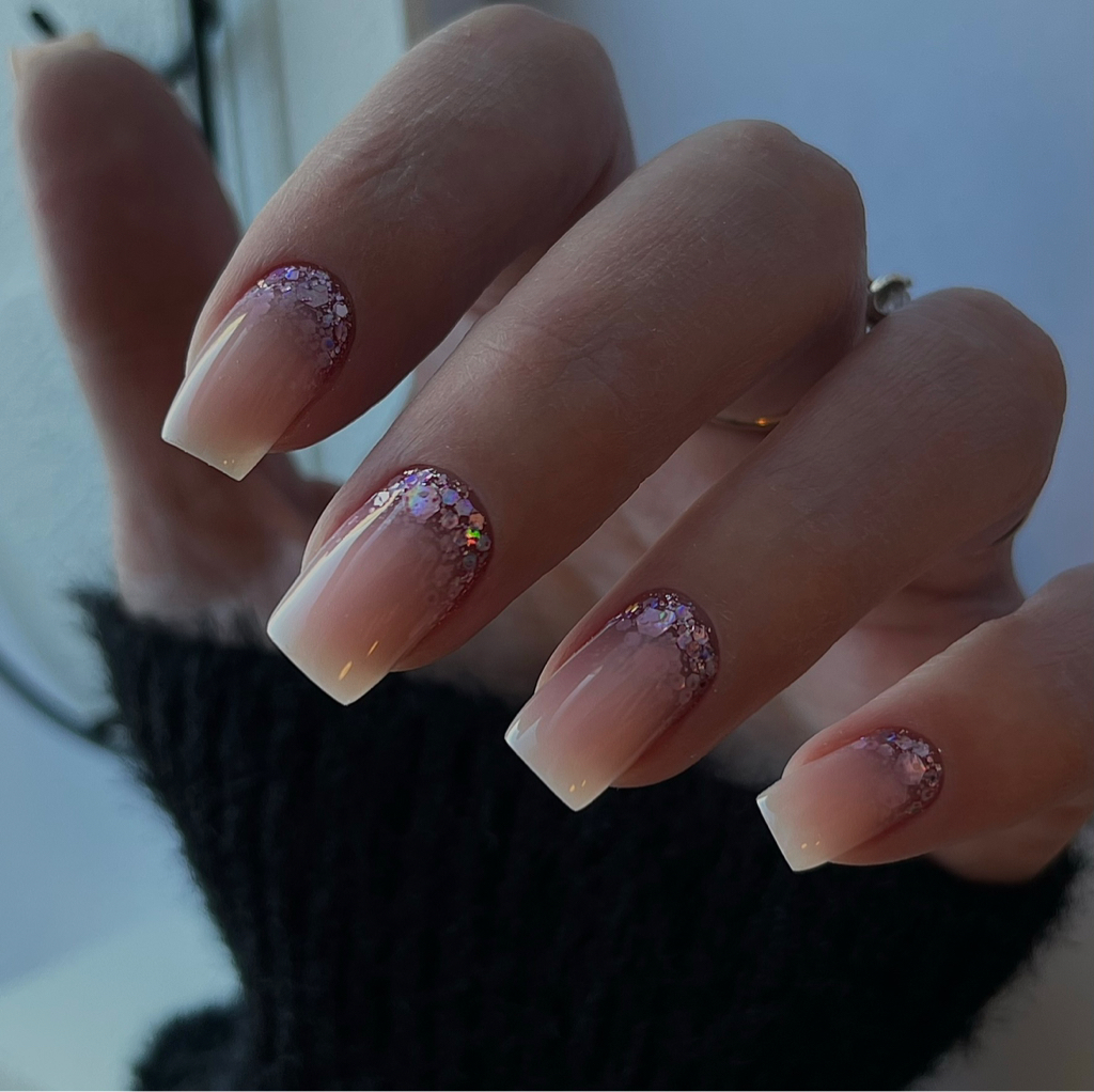 Маникюр с покрытием френч,дизайн