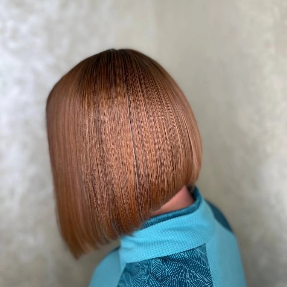 Однотонное окрашивание  красителем Matrix ( средние волосы)