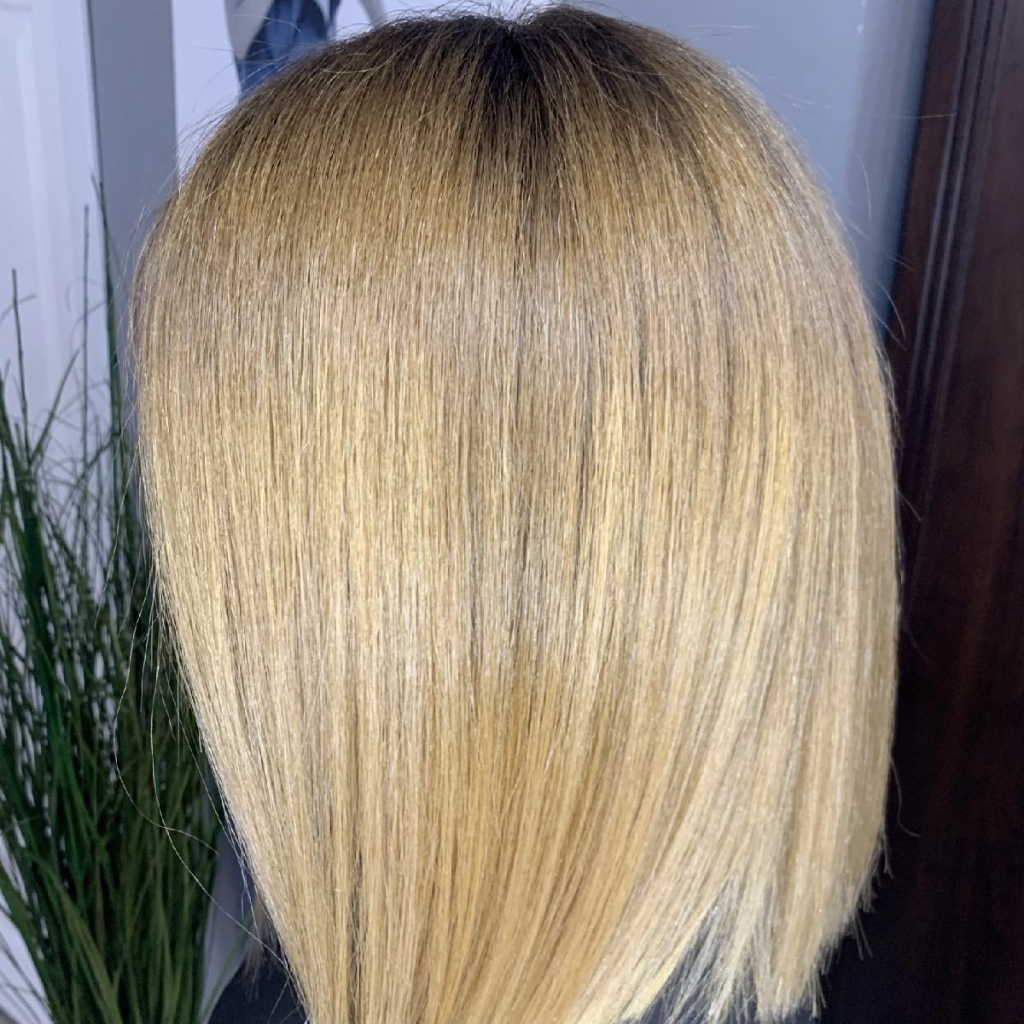 Однотонное окрашивание красителем Matrix ( корни)