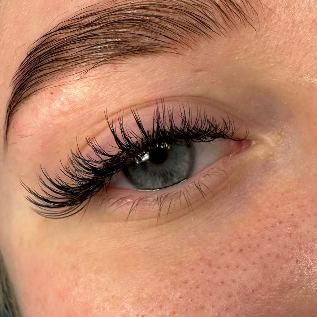 Наращивание ресниц 3D