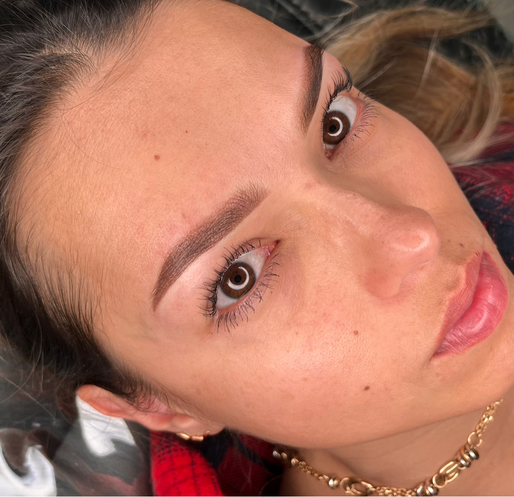 Перманентный макияж бровей