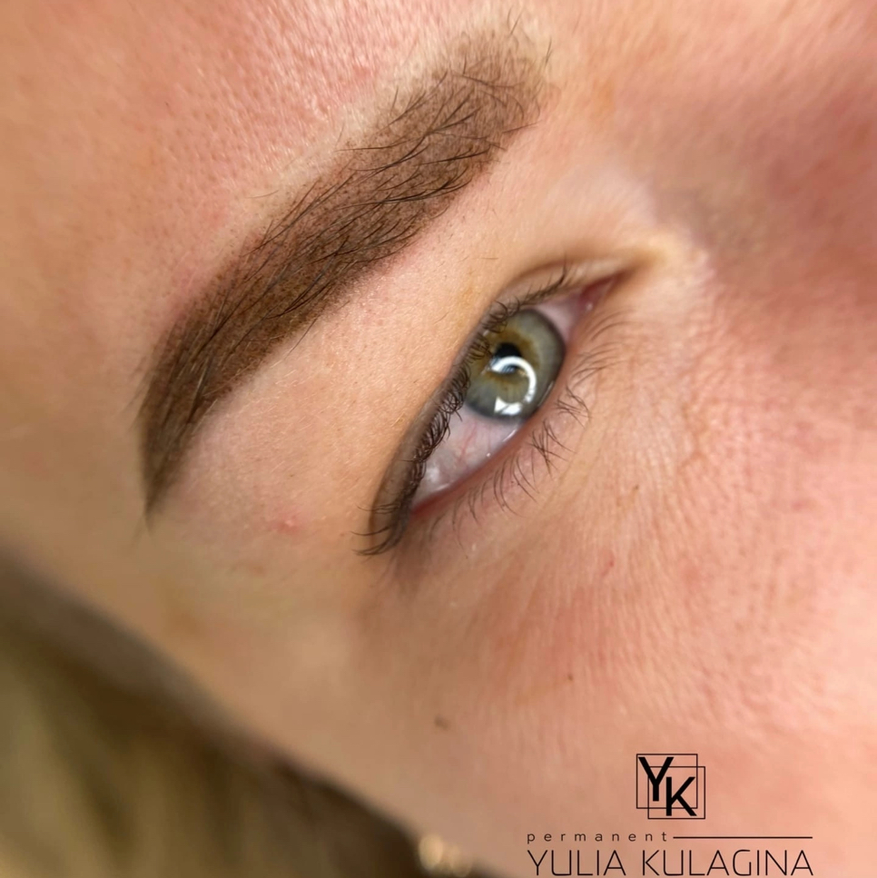 Перманентный макияж бровей