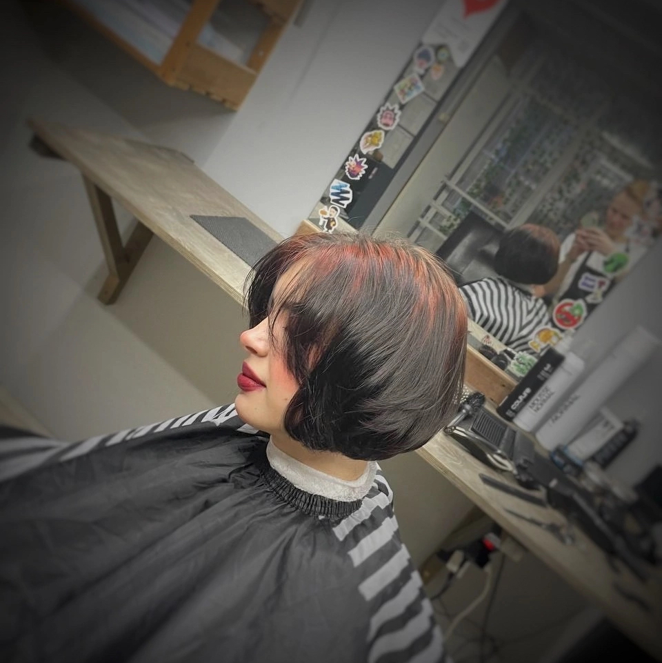 Женская стрижка (в том числе и девочек младше 10 лет)