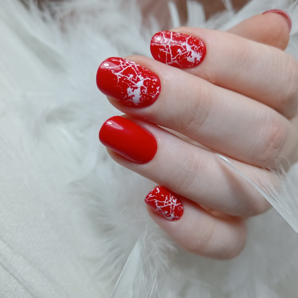 Маникюр с покрытием на короткие ногти (укрепление)