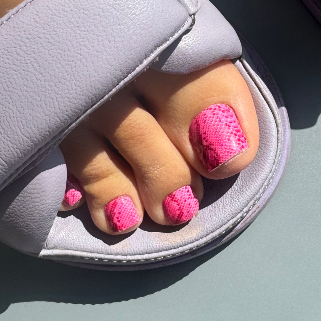 Снятие + педикюр + покрытие (пяточки входят)