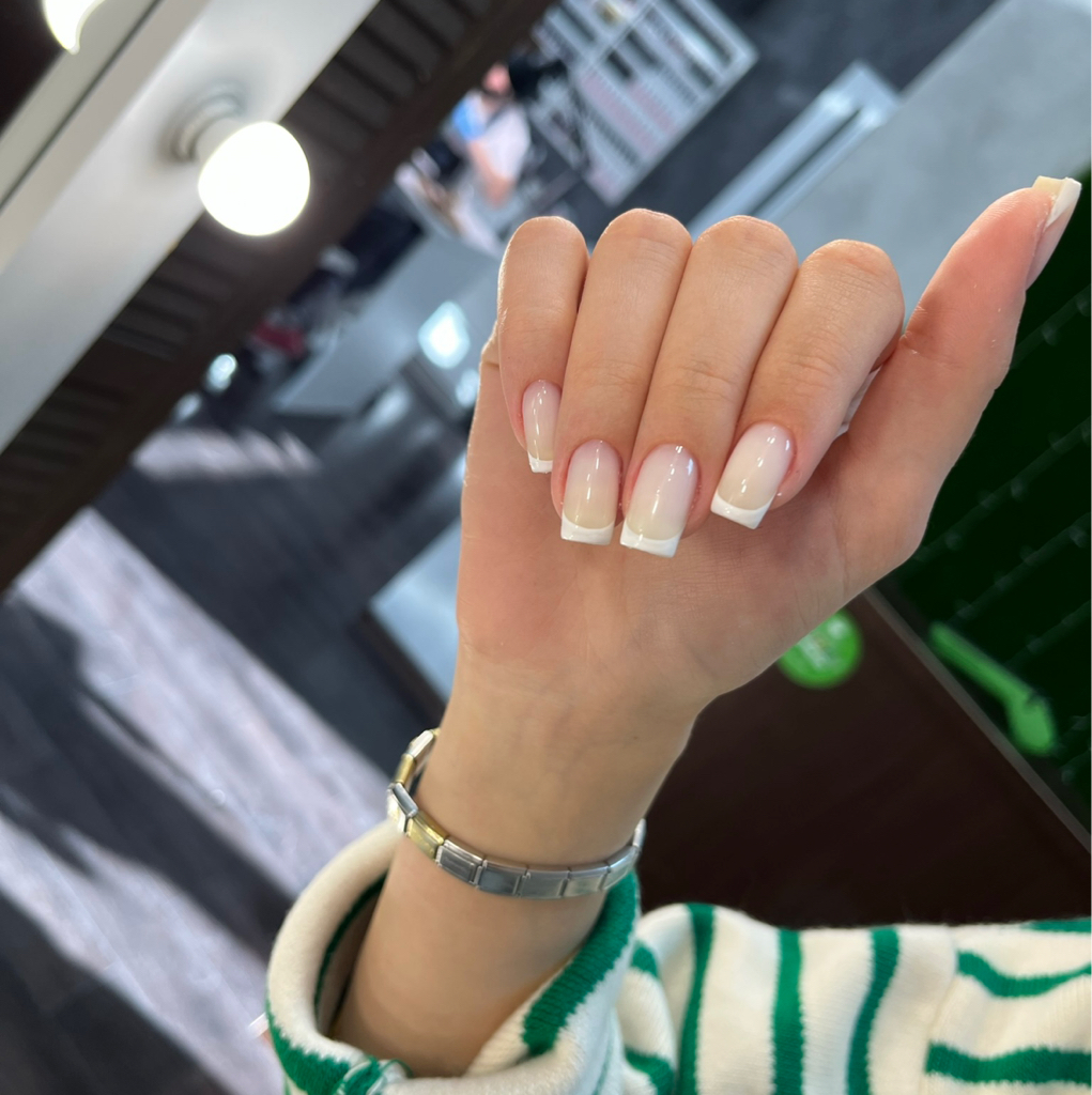 Маникюр с покрытием гель-лак (средняя длина)