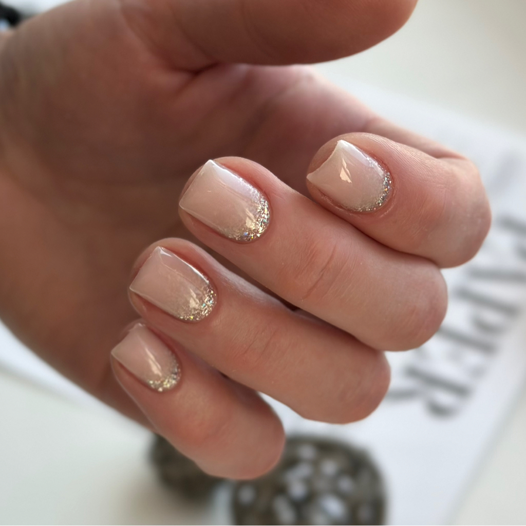 Комбинированный маникюр с покрытием гель-лак