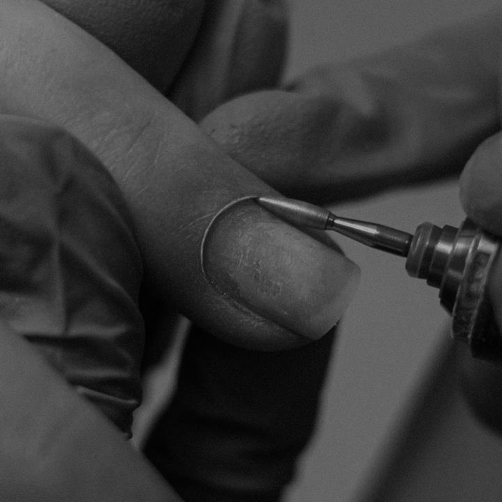 Снятие нарощенных ногтей (без дальнейших процедур)