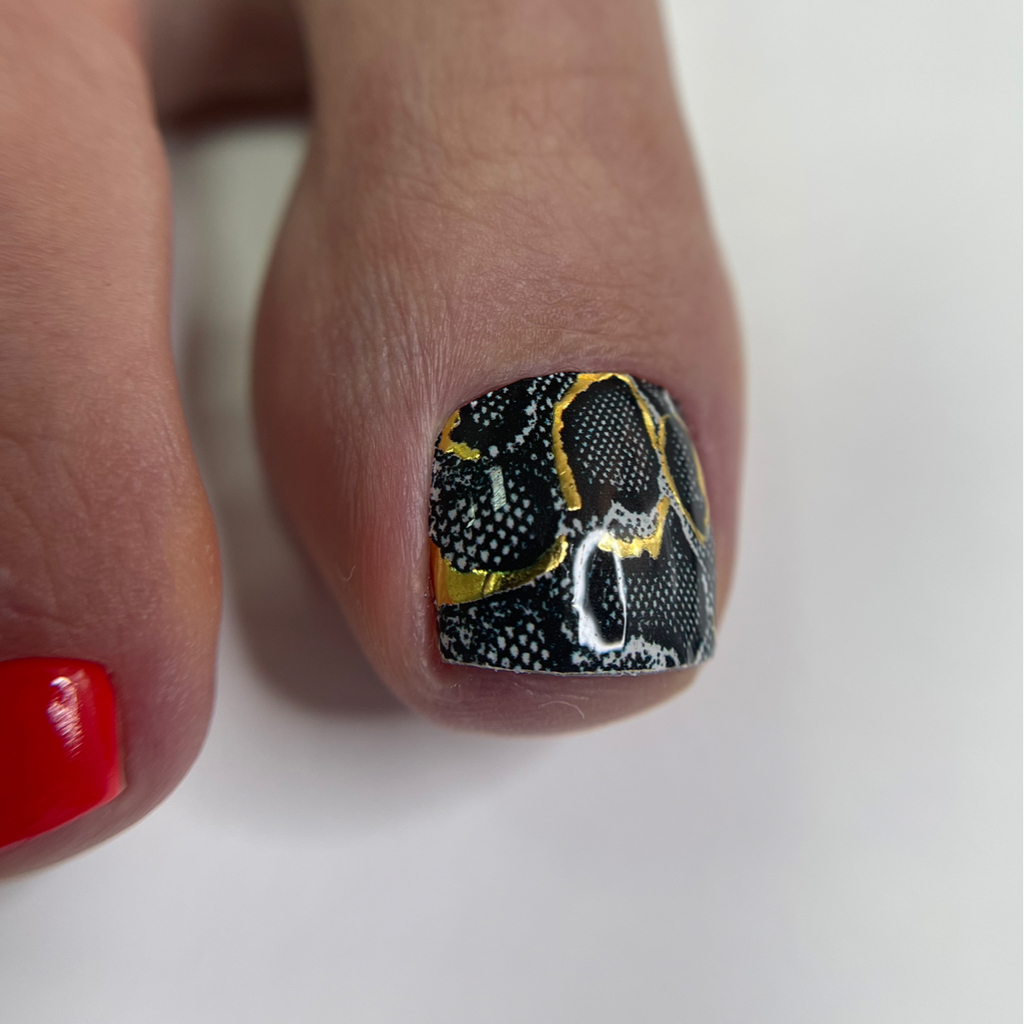 Педикюр с покрытием (пальчики и стопа)