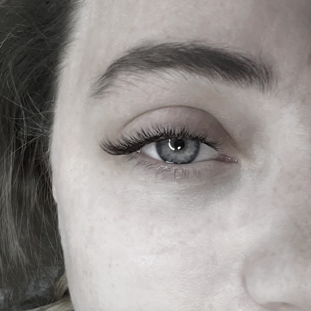 Наращивание ресниц 1-1,5 D (LED/Classic)