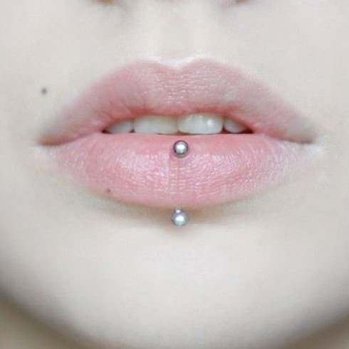 Губа вертикально